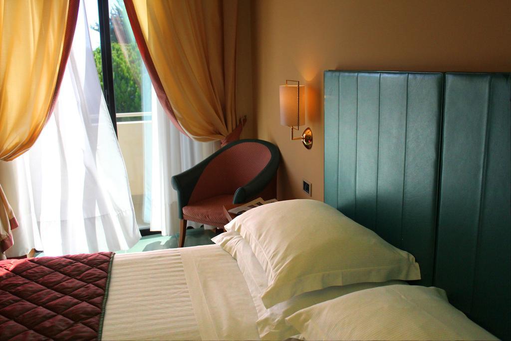 Hotel Cristallo Giulianova Pokoj fotografie